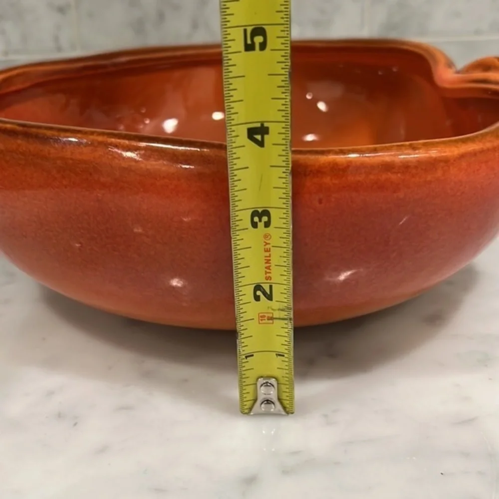 Pottery Barn Apple Shaped serving Bowl microwave/Dishwasher safe 10” x 10”‎